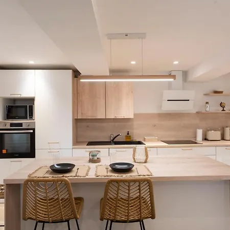 Cozy Modern T2 - Old Village Apartment *