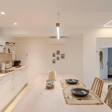 Cozy Modern T2 - Old Village *